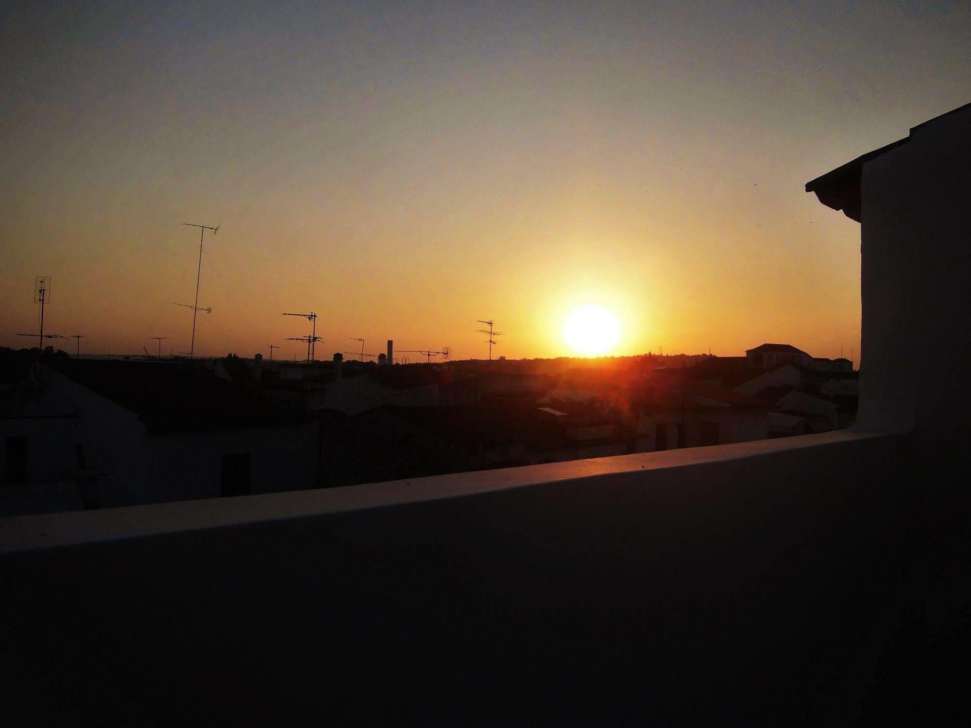 Hostel Raymundo เอโวรา ภายนอก รูปภาพ